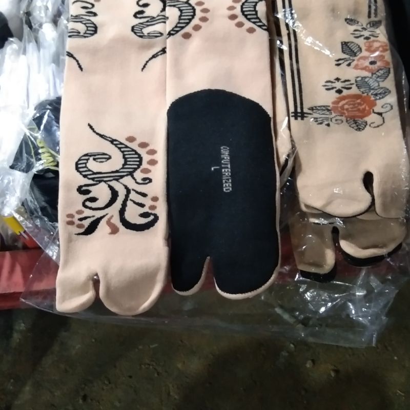 ( 3 pasang ) kaos kaki jempol motif wanita muslimah telapak hitam bahan nilon super GREES lembut adem dan sangat nyaman dipakai gambar real pick motif random