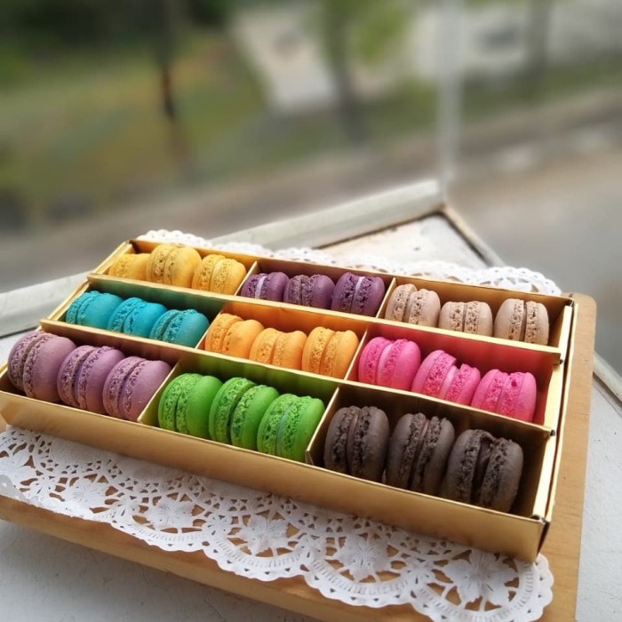 

T20Re Baby Macaron (Macaroon) Box Isi 27Pcs/Cookies/Kue Kering Ht51Gr