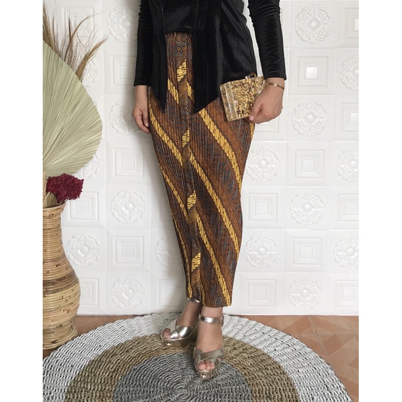 Rok Plisket Batik motif parang strip kuning