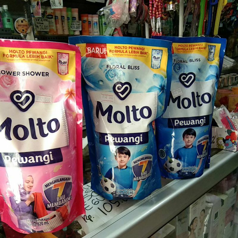 MOLTO PEWANGI 820ML