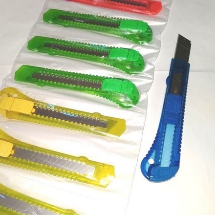 

PISAU CUTTER TRANSPARAN / PISAU CUTtER / KATER KECIL BENING MURAH TERLARIS⠀