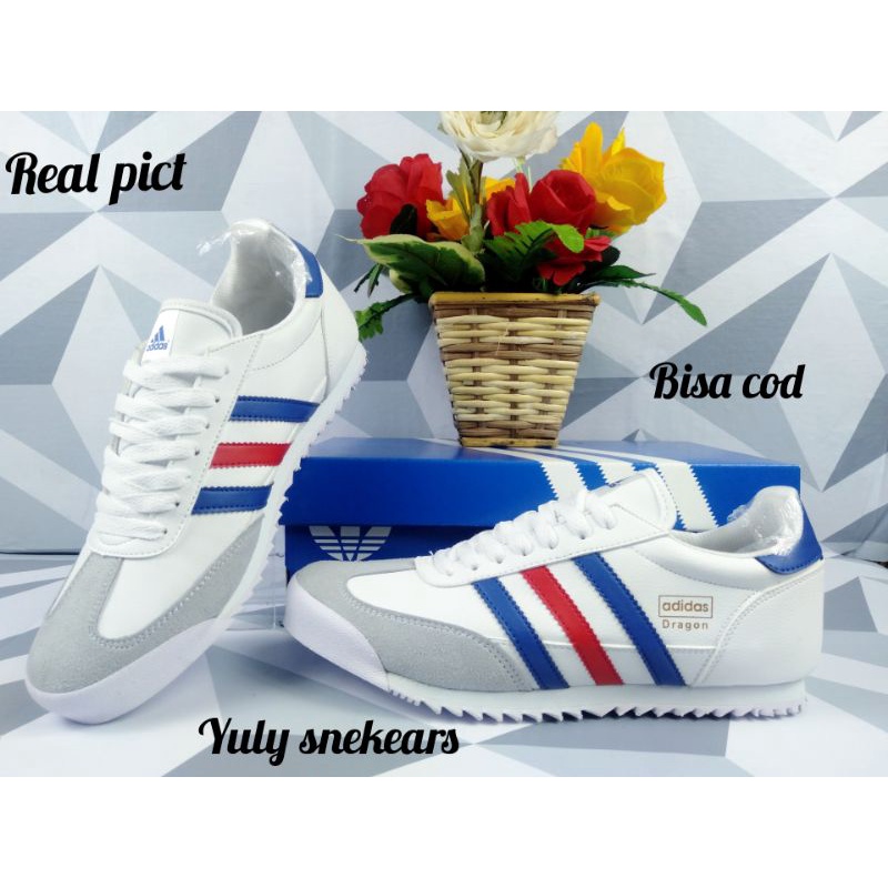 sepatu pria adidas/snekears olahraga sepatu putih