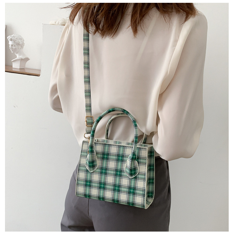 Tas Wanita  Model Retro MINI Sling Bag Tartan Import