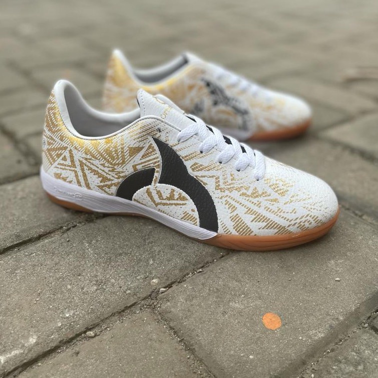Sepatu Futsal Ortuseight White VOLT Ortus Futsal Olahraga Terbaru Model Putih Gold