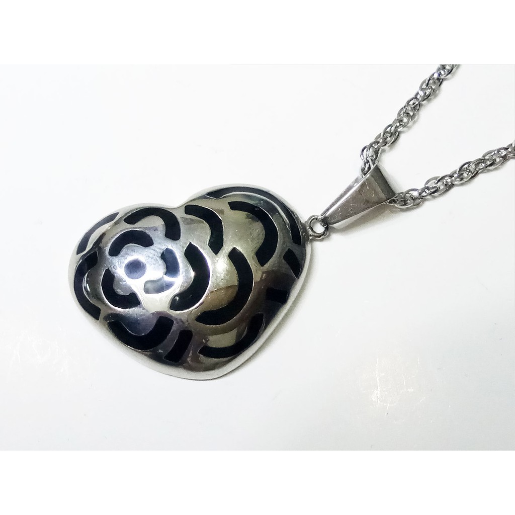 VeE Liontin Titanium Batu Giok Hitam Love Bunga - Terapi Kesehatan