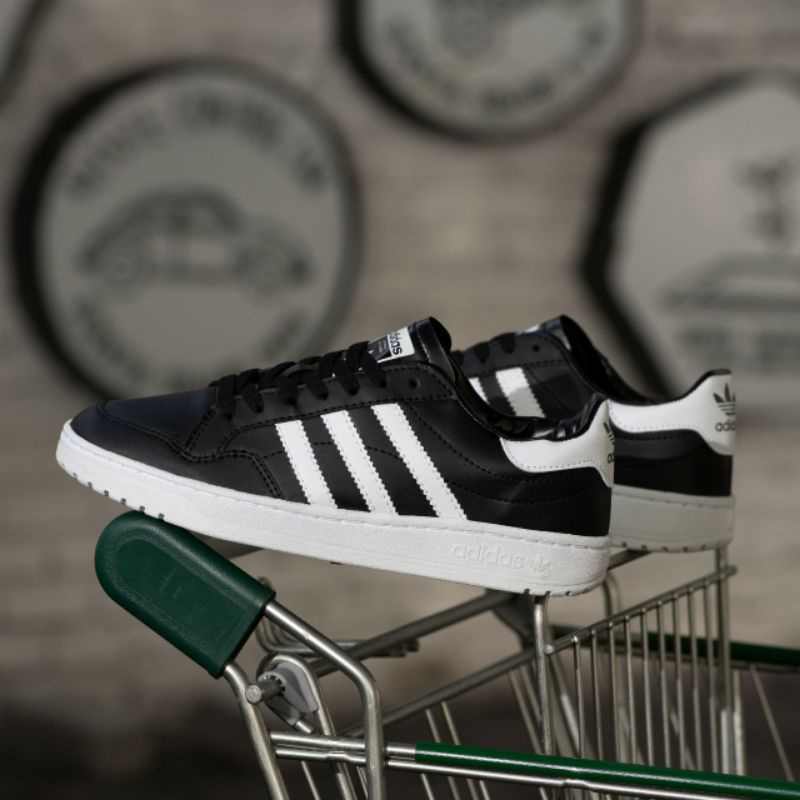 ADIDAS TEAM COURT BLACK WHITE ORIGINAL 100% - SEPATU ADIDAS PRIA - SEPATU ADIDAS ORIGINAL 100%