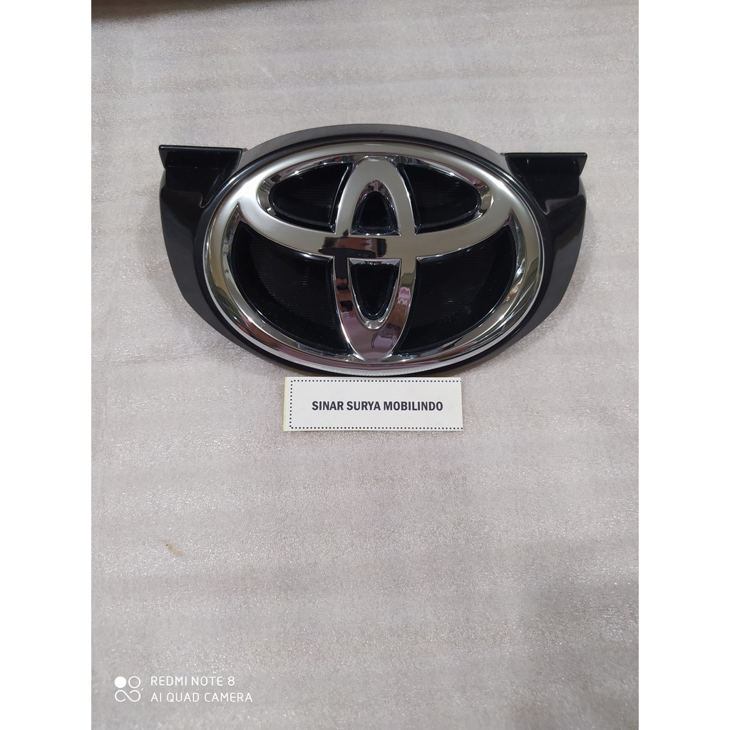 Emblem Logo Toyota  Depan Innova Komplit 2005-2010 Original