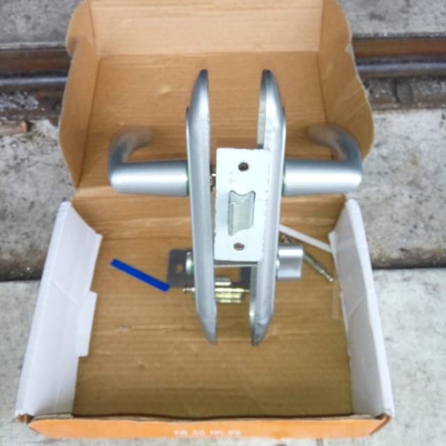 handel gagang pintu kamar mandi set