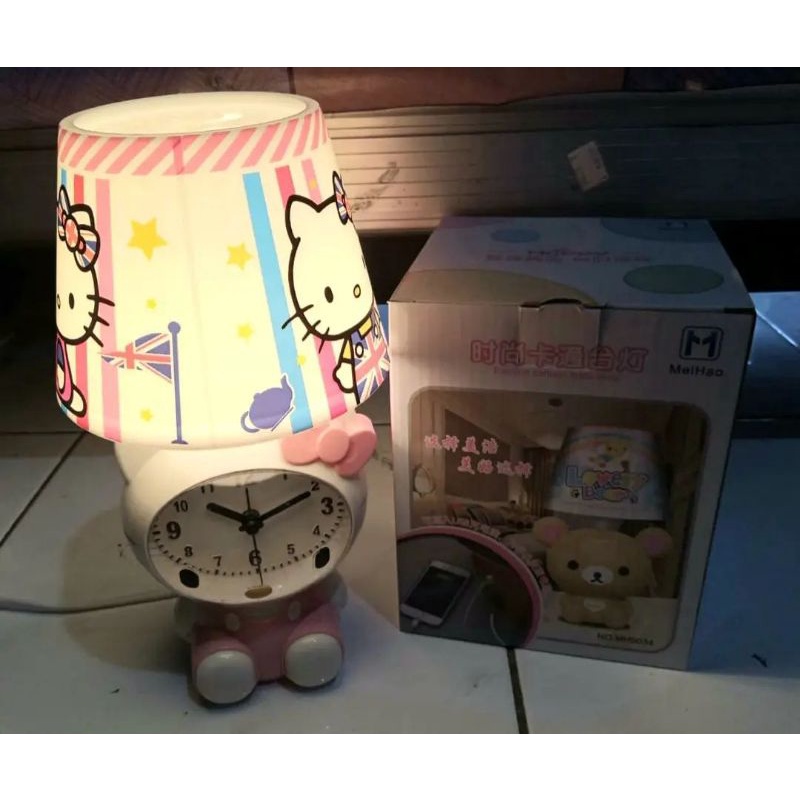 Lampu tidur jam dinding