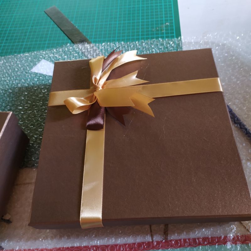 

Box 25x25x5cm