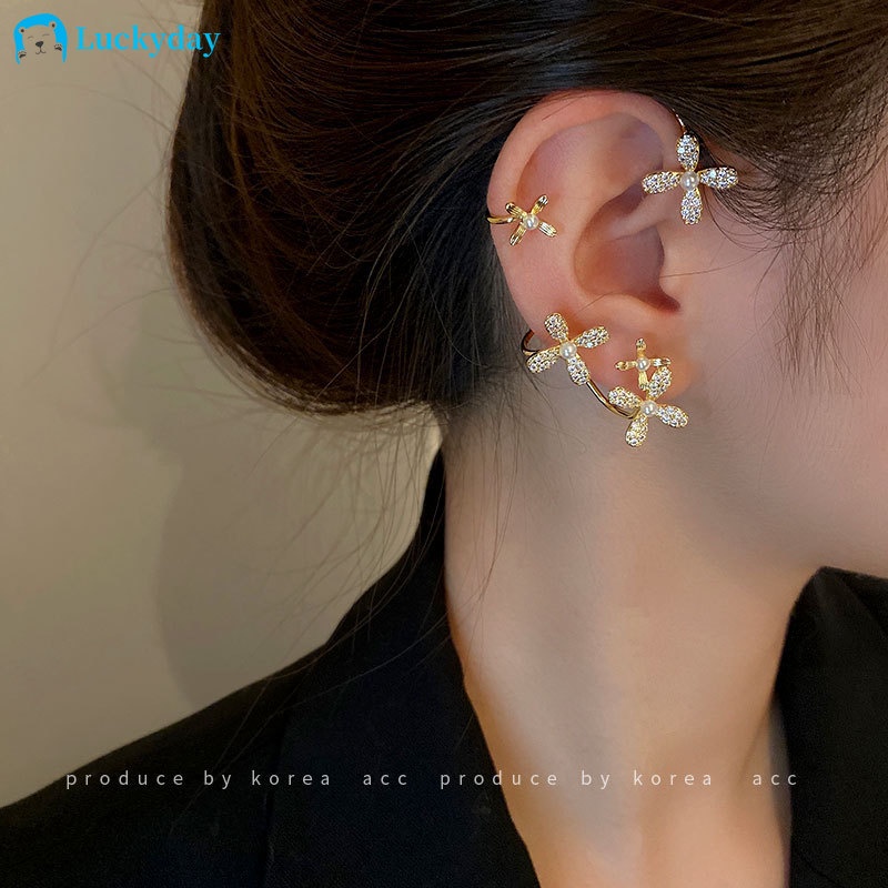 YEEZII Anting Klip Tanpa Tindik Desain Bunga Warna Emas / Silver Untuk Wanita