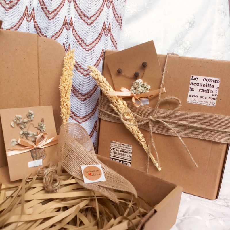 

GIFT BOX AESTHETIC/KOTAK KADO/BOX HAMPERS/ KOTAK BOX/SOUVENIR