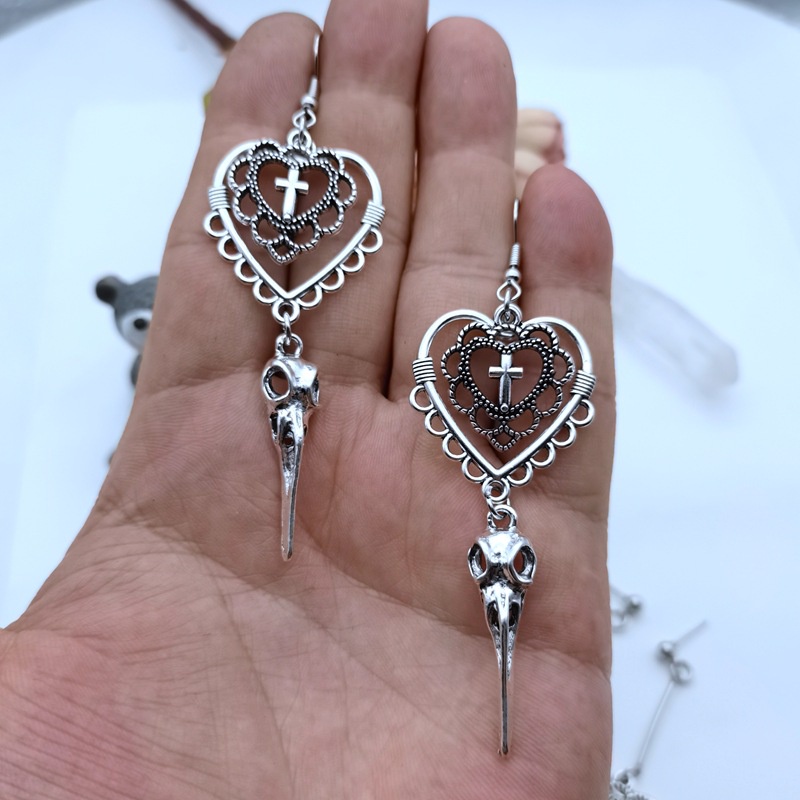 Anting Tusuk Gantung Desain Tengkorak Gagak Gaya Gothic Untuk Wanita