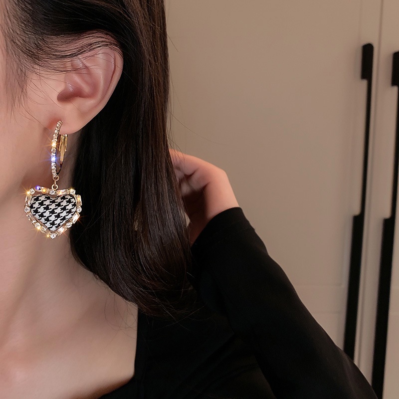 Anting 925 Silver Needle Bentuk Hati Houndstooth Aksen Berlian Zircon Gaya Eropa Amerika