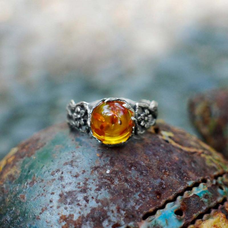 Cincin Wanita Hias Batu Amber Beeswax Warna Oranye Untuk Pesta Ulang Tahun