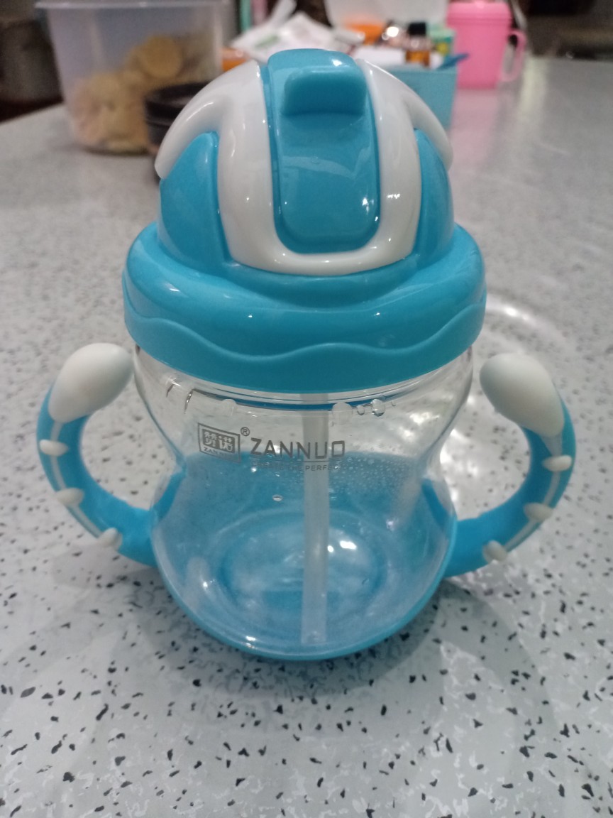 Botol Minum 280ml Buat Bayi/anak Belajar Minum Sendiri Bahan Anti Bocor Ada Sedotan Dan Pegangan