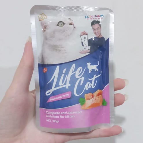 Life cat Pouch 85 gram / Cat food / Makanan basah kucing / life cat tuna / life cat salmon / life cat chicken