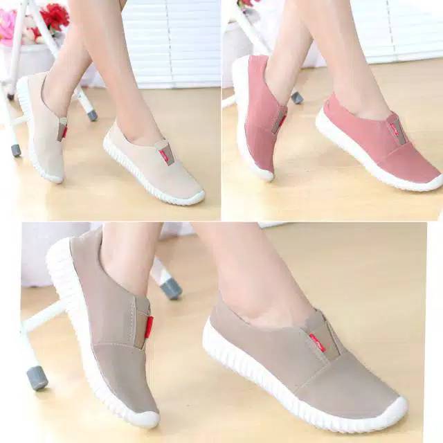 Sepatu Sneakers Wanita SCm PC