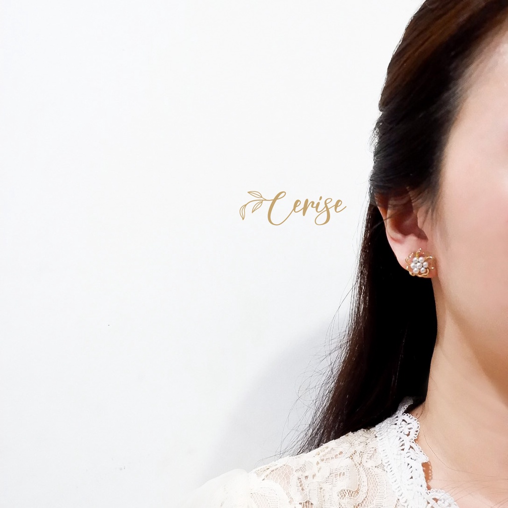 Angela Earrings | Anting tusuk bunga korea mutiara putih cantik aksesoris wanita trendy stylish