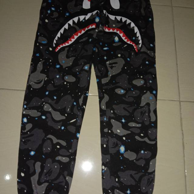CELANA BAPE GITD