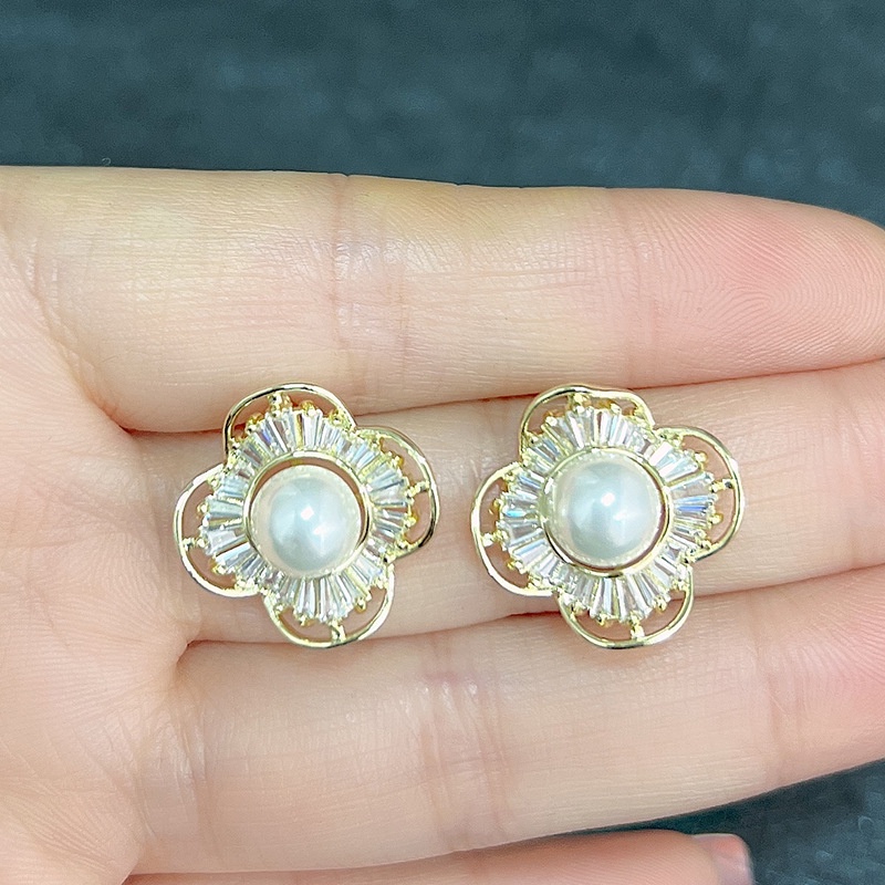 Anting Tusuk Aksen Mutiara Imitasi Untuk Wanita