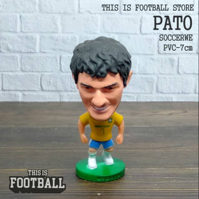 Action Figure Soccerwe Kodoto Miniatur Mainan Bola Unik Pato Timnas Brazil Original