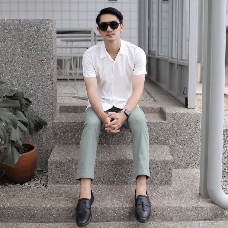 ORIGINAL HEMAT Basic Colour Shirt Kemeja Pria Polos V Neck Lengan Pendek Kasual Pria Woolpeach