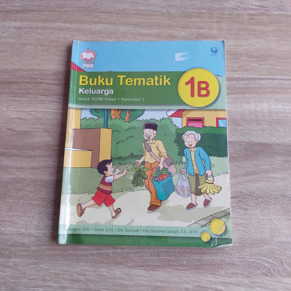

BUKU TEMATIK KELUARGA UNTUK SD/MI KELAS 1 SEMESTER 1 1B STANDAR ISI 2006 GRASINDO