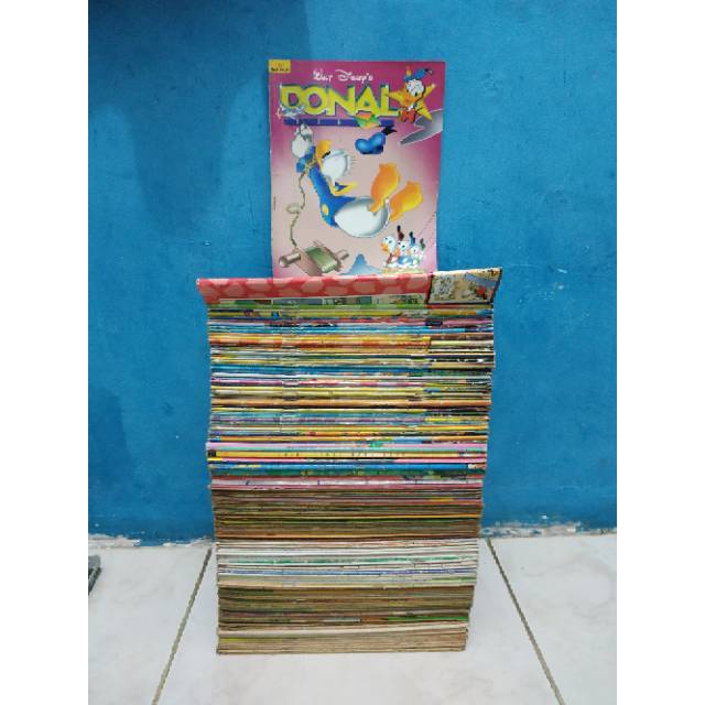 Majalah komik donal bebek
ukuran besar