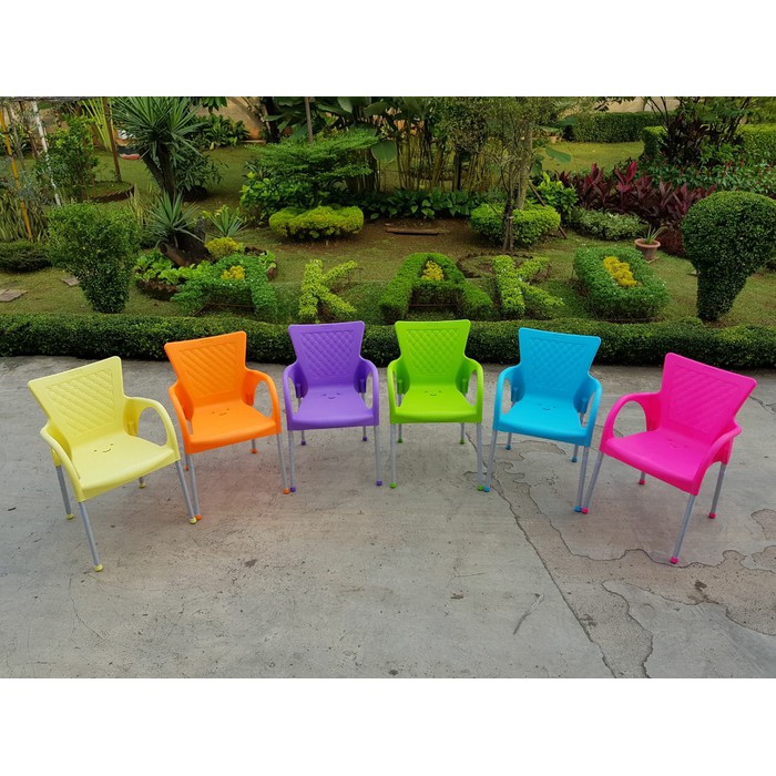 AKAKO Kursi Santai Plastik Infinity - Promo