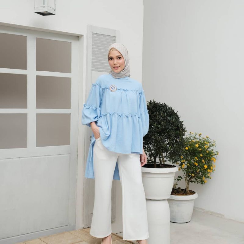 Preloved Yola blouse by wearing klamby size M