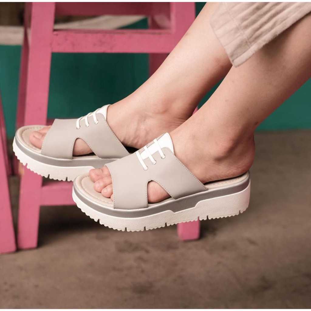

Le Bianca HC 12-02 Wedges Sandal Wanita Trendy