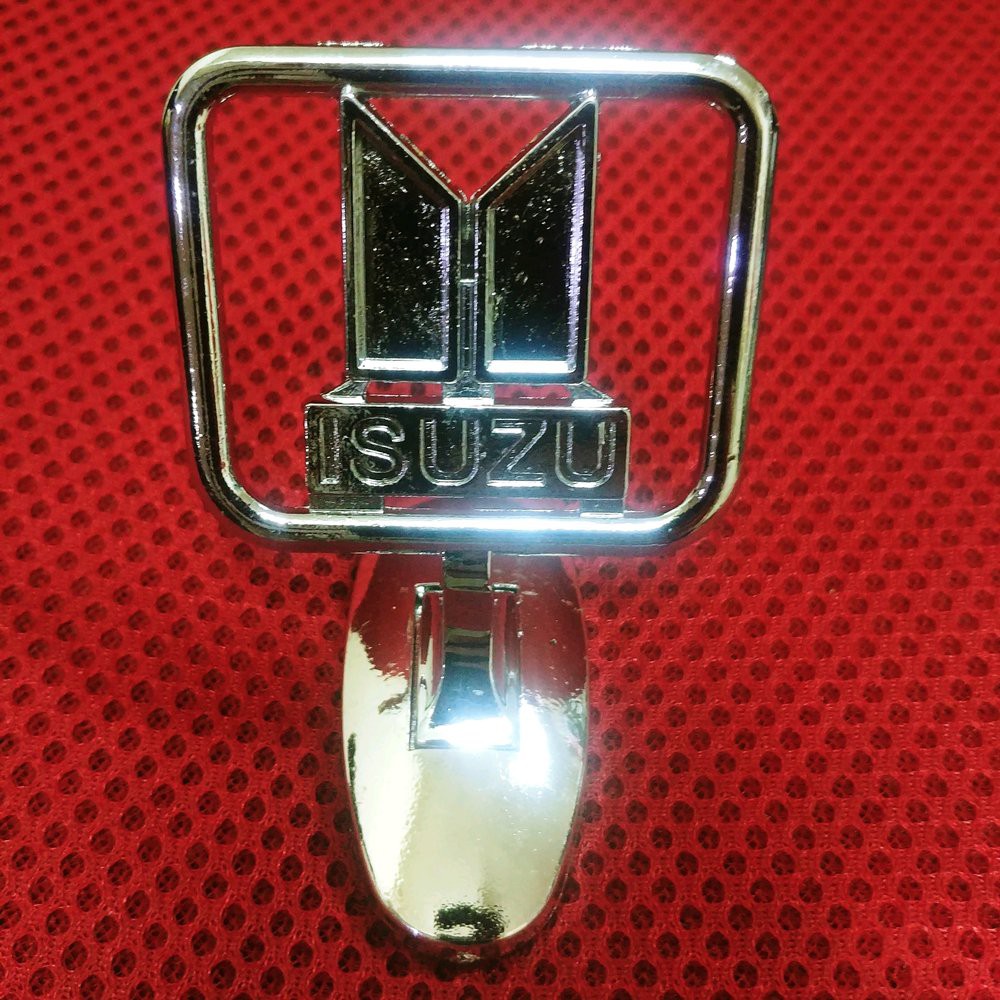 LOGO EMBLEM LAMBANG ISUZU DEPAN KAP MESIN GRIL MOBIL PANTHER / MUX UNIVERSAL