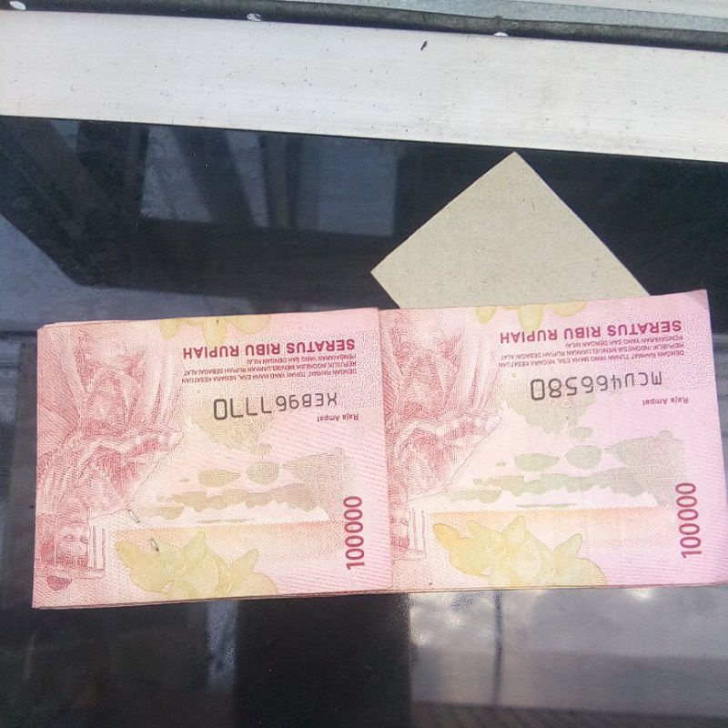 Amplop Isi uang 100.000