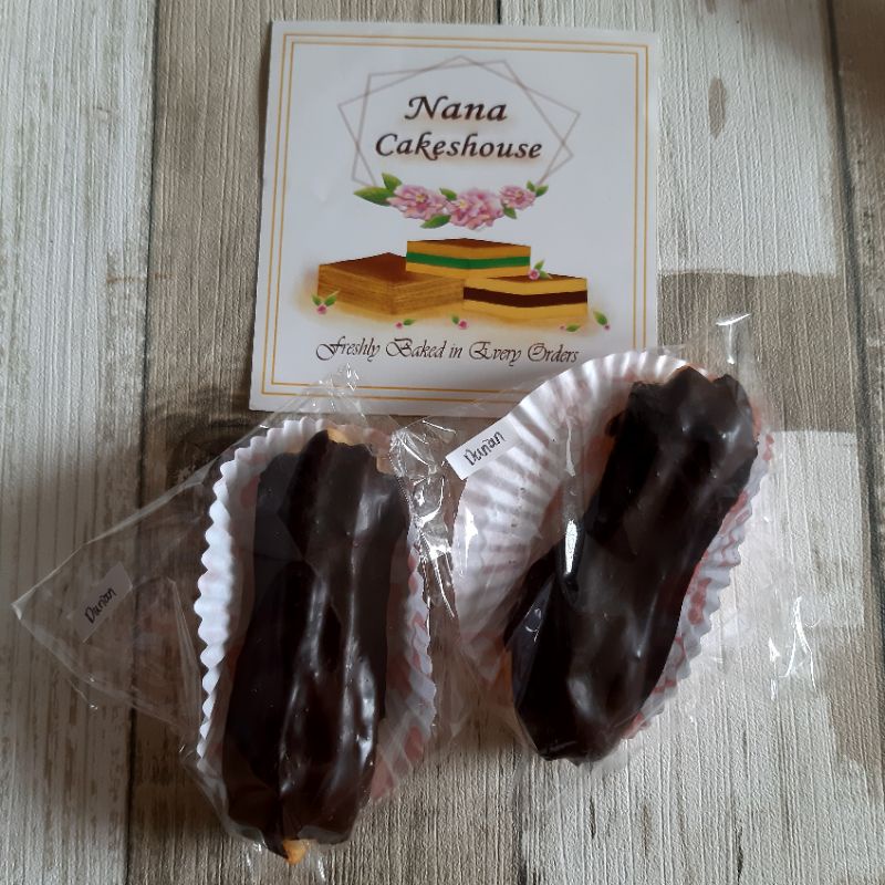 

Eclairs by NanaCakes