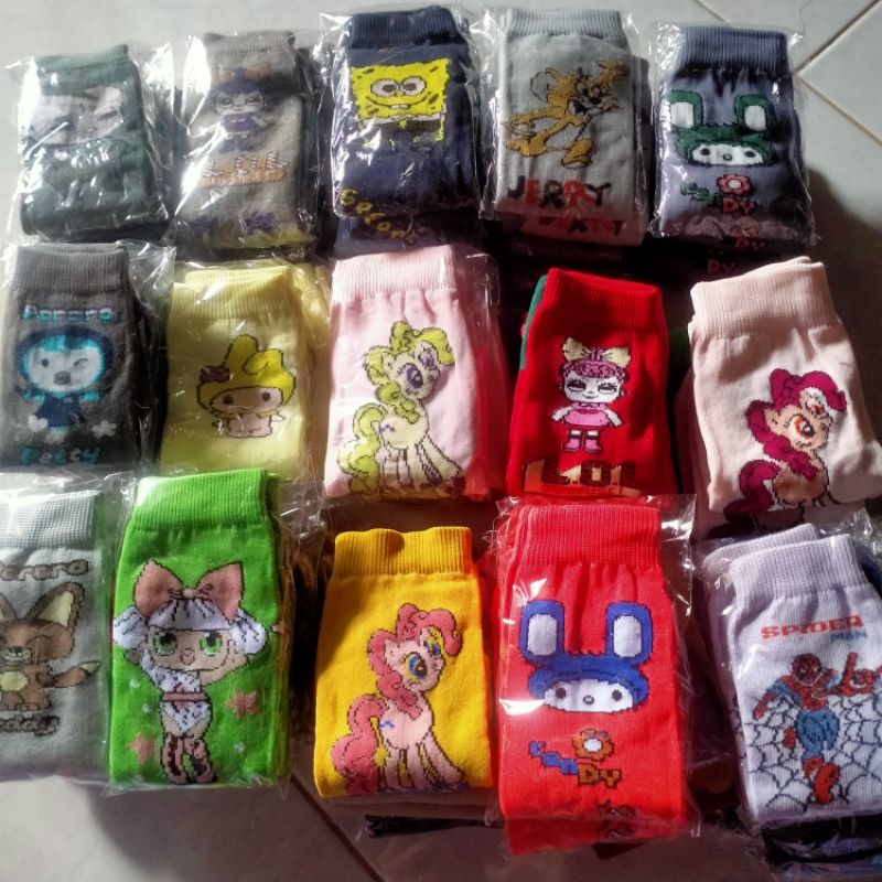 Kaos kaki jempol anak²