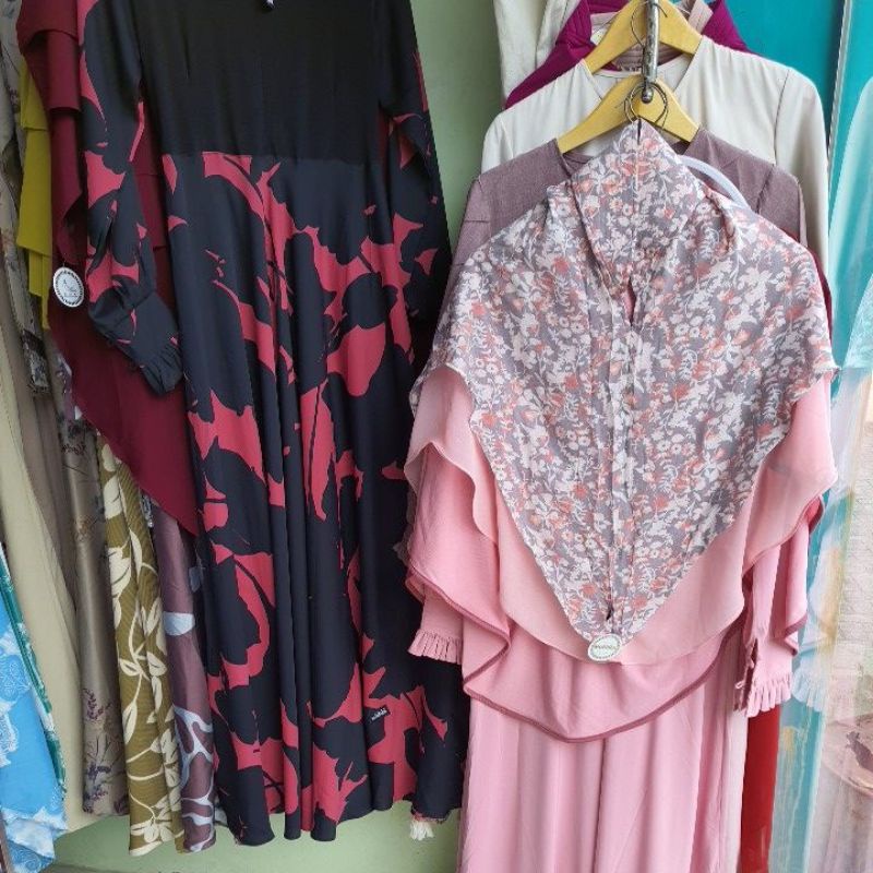 Khimar mh22 berbahan ceruty motif bubga yg cantik warna pink salem