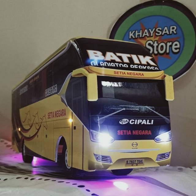 Miniatur bus bis setia negara plus lampu