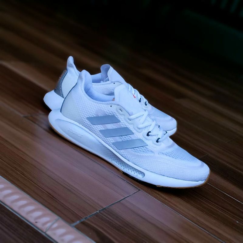 Adidas supernova bouce white strip silver