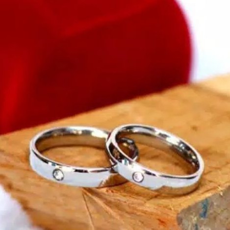 Salamina UKIRNAMA+BOX Cincin titanium silver polos mata Permata satu