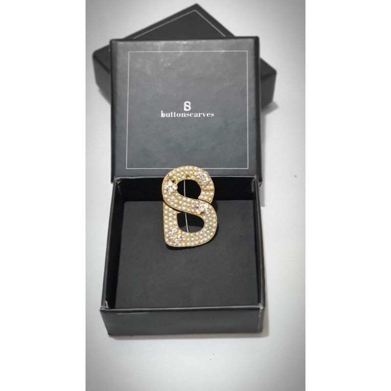 pL buttonscarves brooch