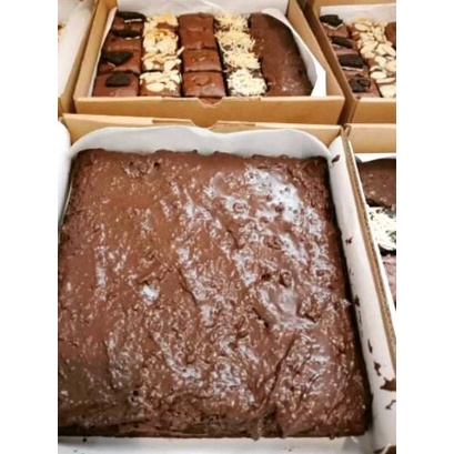 

Fudgy / Fudge Brownies Shiny Crust 20x20 cm - Ababakuki .,