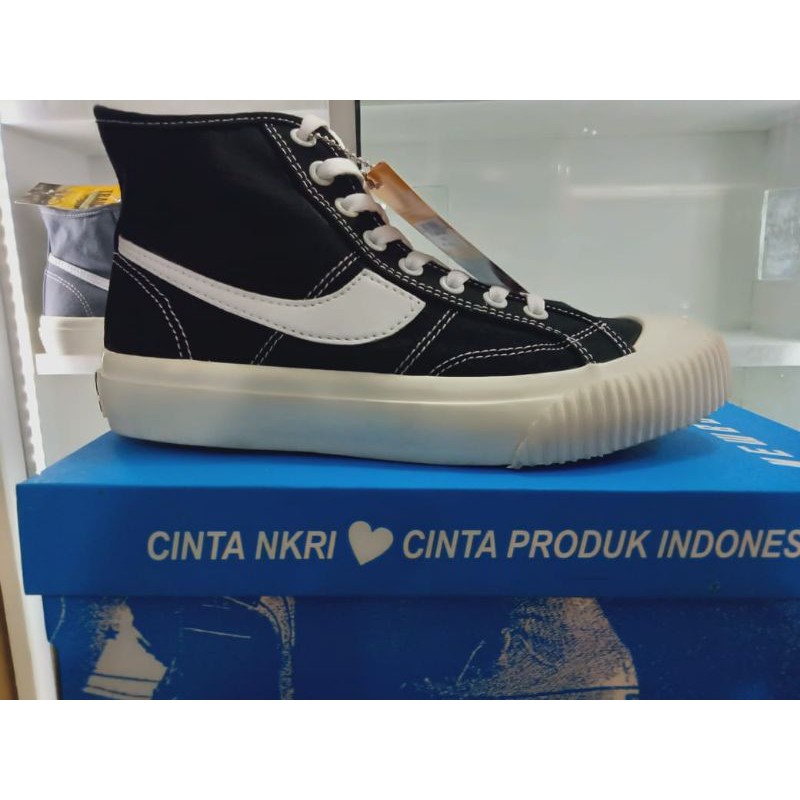 Sneakers Trail D.Compass High