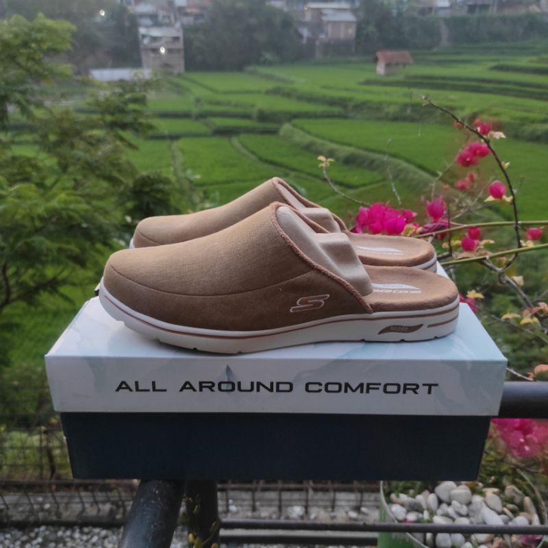 Sendal Skechers Arch Fit Lounge