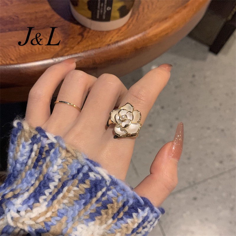 Cincin Desain Bunga Aksen Mutiara Bahan Alloy Untuk Wanita