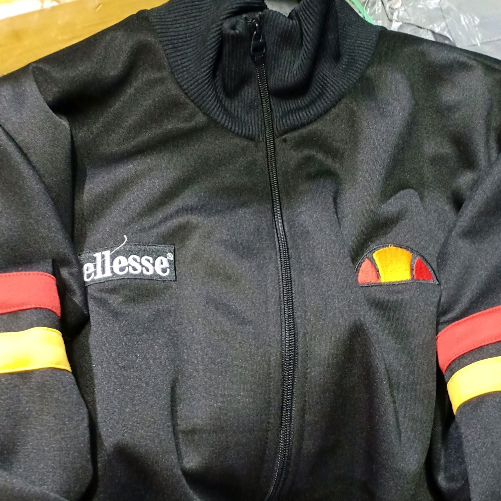 TERLARIS jaket tracktop ellesse hitam Jaket Keren