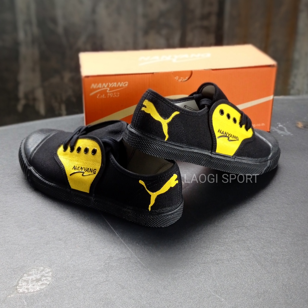 Nanyang motif kuning sepatu  takraw hitam