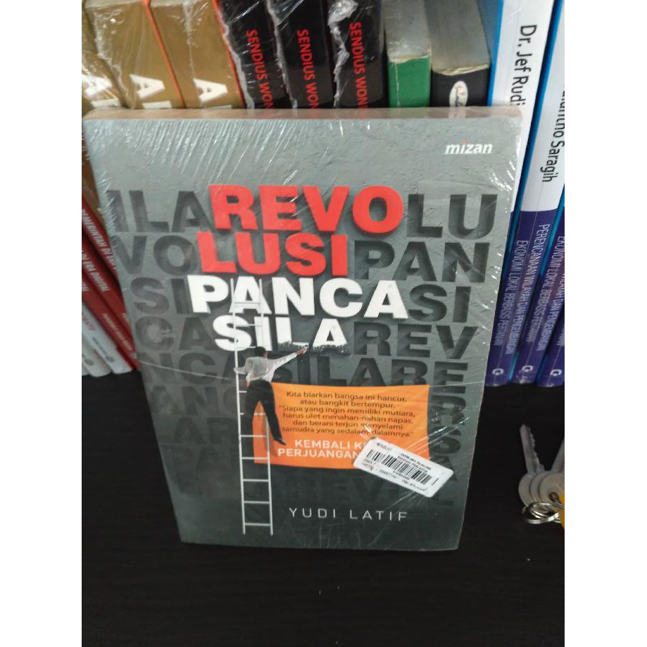 BUKU REVOLUSI PANCASILA - YUDI LATIF
