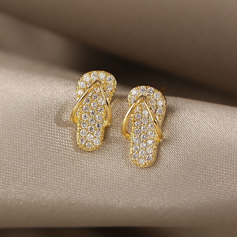 Anting Tusuk Desain Sandal Selop Mini Warna Gold Hias Kristal Untuk Wanita