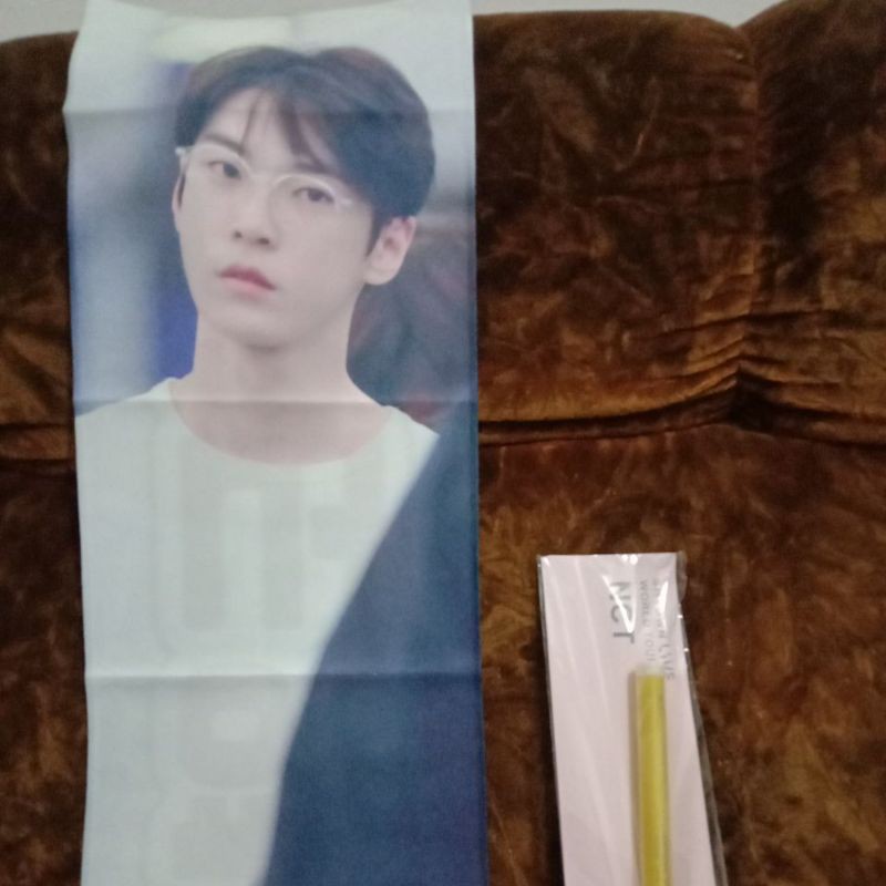 

slogan doyoung pen stick nct